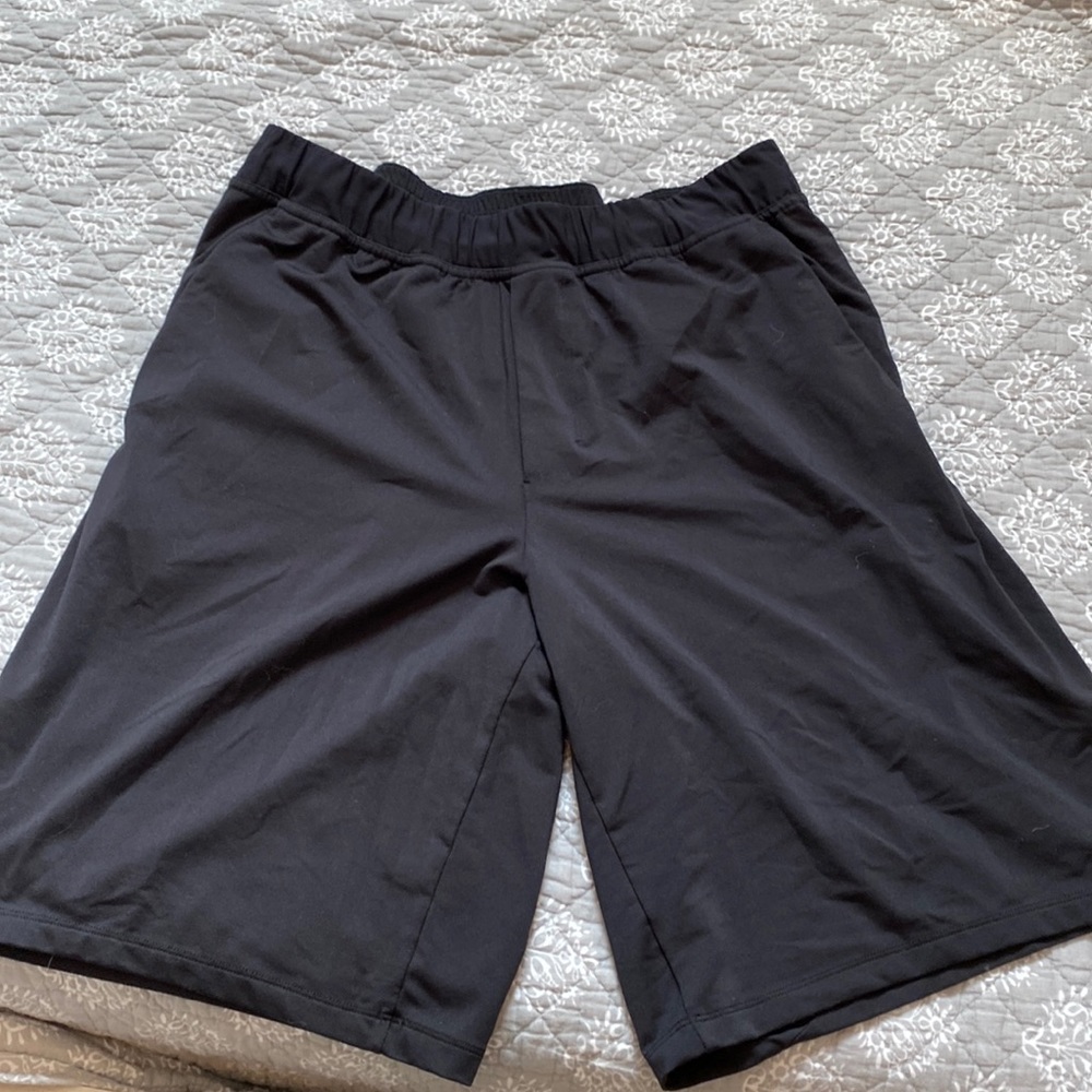 Lululemon Mens shorts (L)
